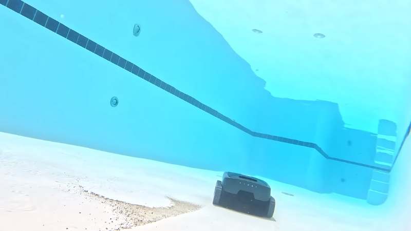 Aiper Scuba V3 AI Patrol mode hunting dirt and debris on pool